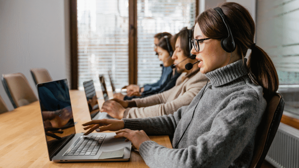 Agents resolving customer issues using Dynamics 365 Customer Service platform
